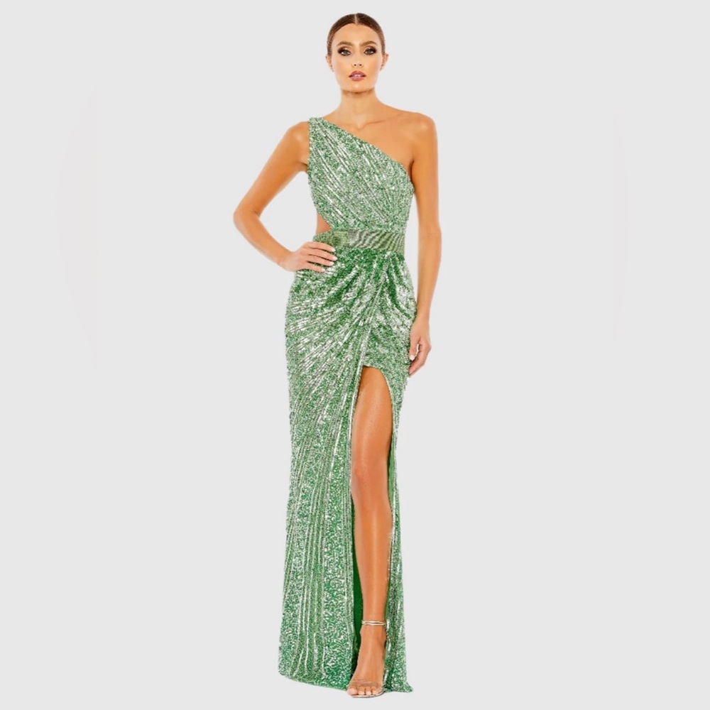 Mac Duggal - Sequin Asymmetrical One Shoulder
SIZE: 6
COLOR: Sage